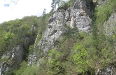turist-padna-100-metrova-skala-rodopite-287.jpg