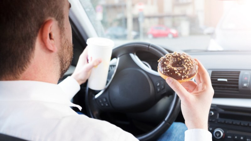 Вредните навици, които правят шофирането опасно