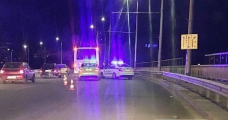 Автобус удари моторист в Пловдив Автобус удари моторист в Пловдив