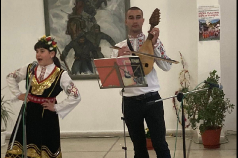 Карловски деца се справиха блестящо на фестивала “Широка лъка пее, свири и танцува“ Карловски деца се справиха блестящо на фестивала “Широка лъка пее, свири и танцува“