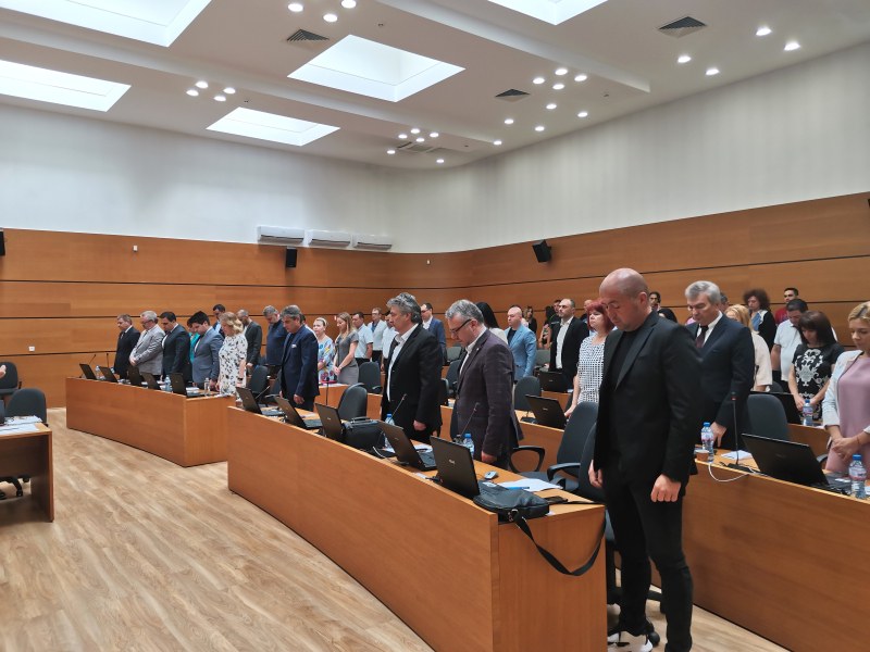 Съветниците почетоха с минута мълчание паметта на Петър Анастасов