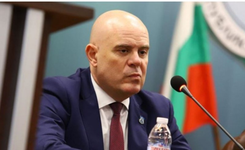 ВСС гледа по същество двете искания за предсрочното отстраняване на Гешев