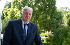 kmetat-se-nadiava-tribunite-lokomotiv-i-145.jpg