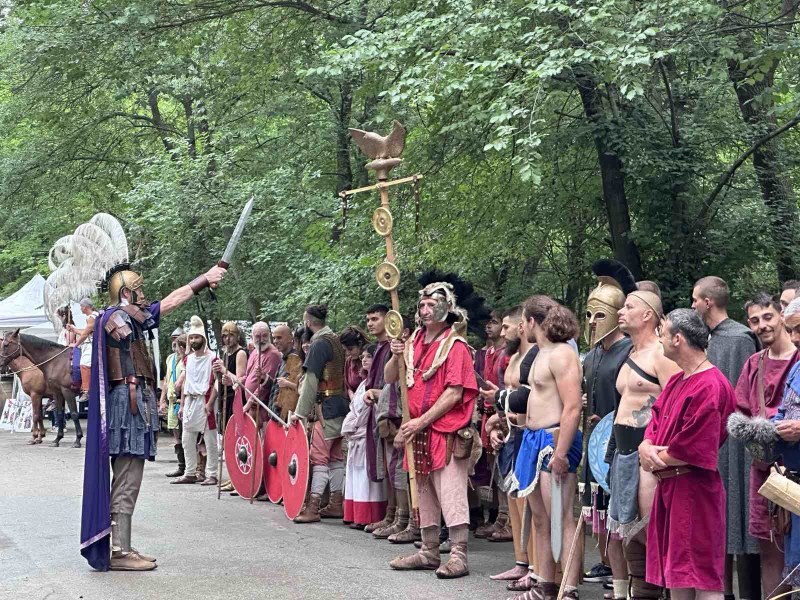 Кметът на „Тракия” приветства атрактивни рицари на фестивал в Лаута