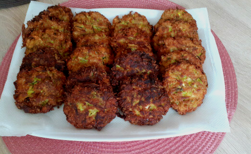 Кюфтета от тиквички и овесени трици - лесно и вкусно лятно ястие