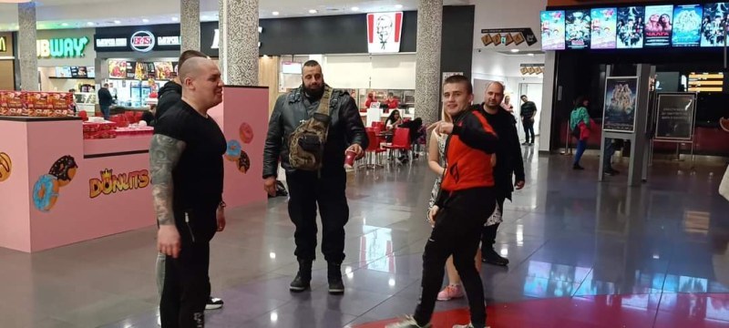 Тошо Куката избухна: Ето го мъжа, който се прави на момче със СОП - видимо доволен!