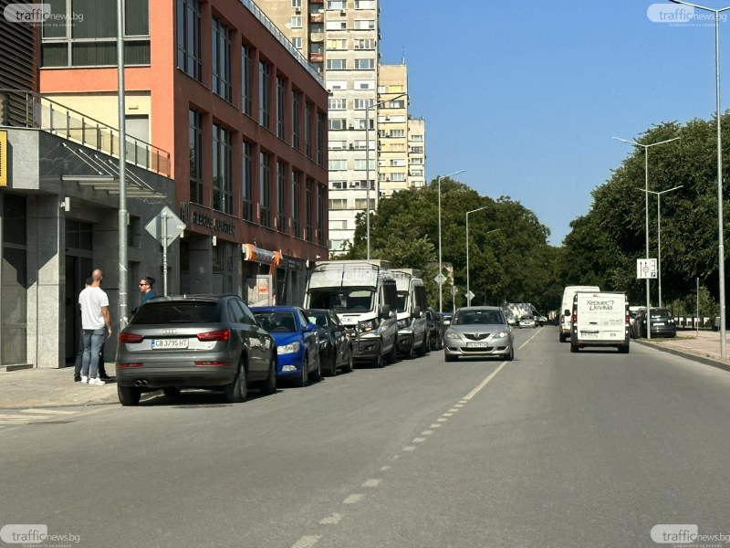 Полиция блокира и претърсва бизнес сграда в Пловдив