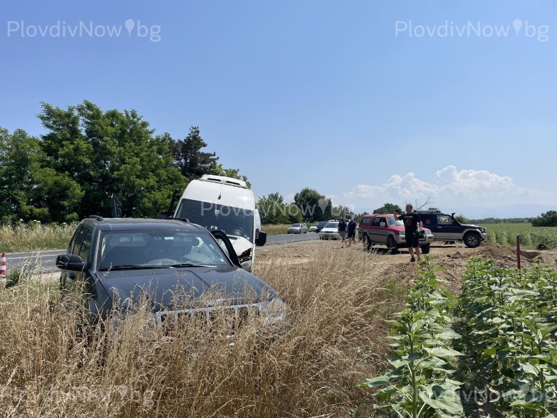 Катастрофа с автобус, пълен с деца, стана на пътя Пловдив - Карлово