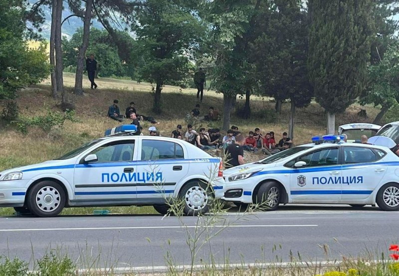 Нови групи мигранти спипаха у нас, единият трафикант - сърбин
