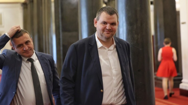 Делян Пеевски няма да е член на конституционната комисия в НС
