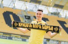 yanis-karabelyov-podpisa-botev-917.jpg