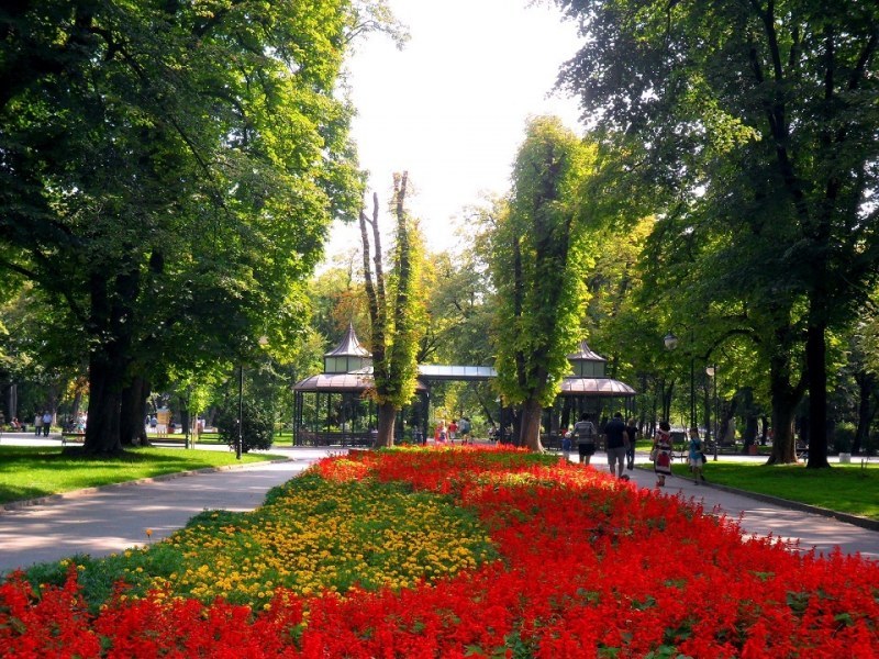 Слънчев, ясен и топъл понеделник в Пловдив