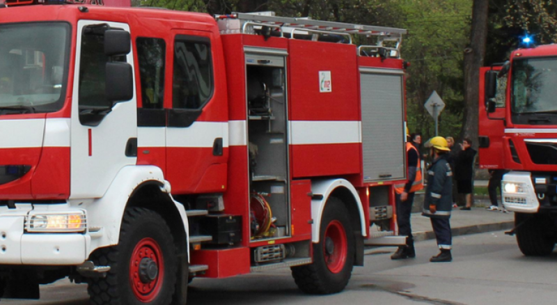 Пожар избухна в къща в Стамболийски, двама пострадаха