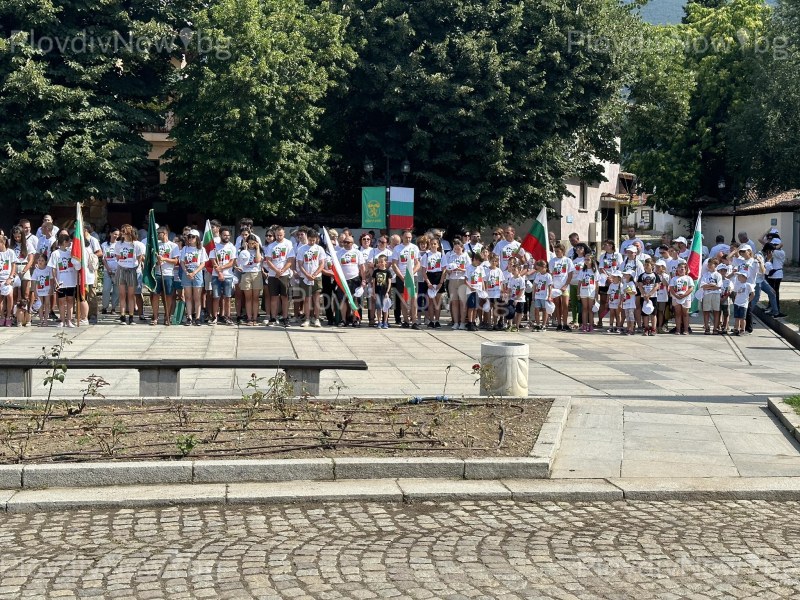 150 участници в похода „По стъпките на Апостола“ пристигнаха в Карлово