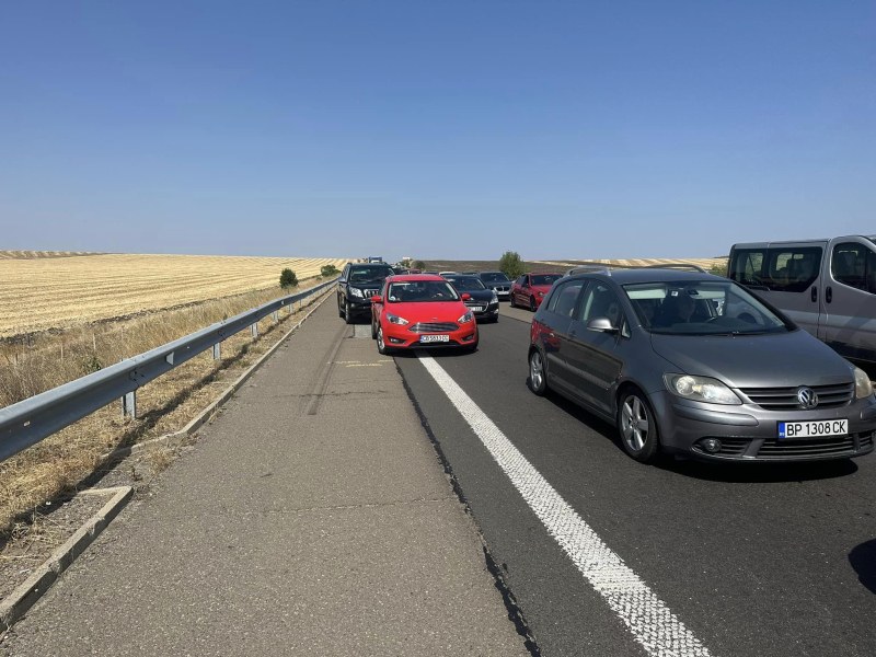 Три катастрофи на АМ “Тракия“ причиниха голямо задръстване Три катастрофи на АМ “Тракия“ причиниха голямо задръстване