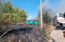 Три коли и микробус изгоряха край Садово