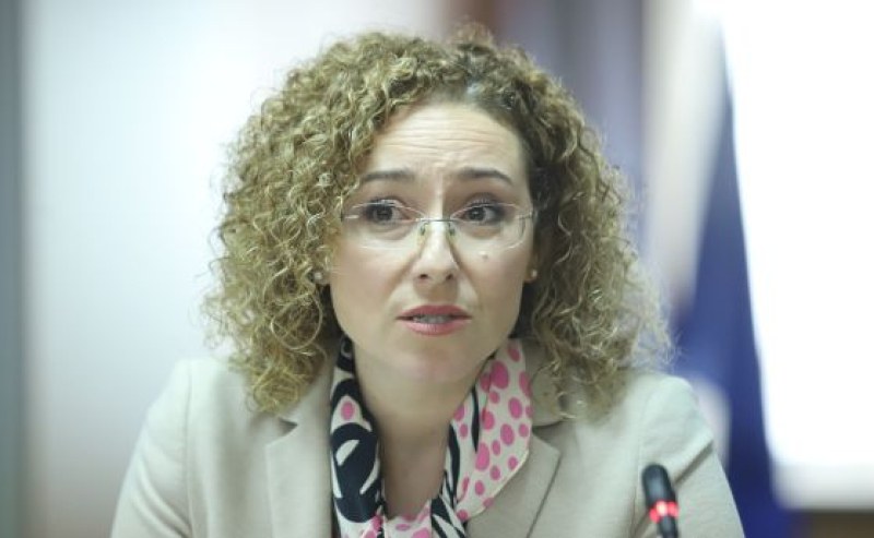 Социалният министър за майчинството, пенсиите и тайната на осиновяването