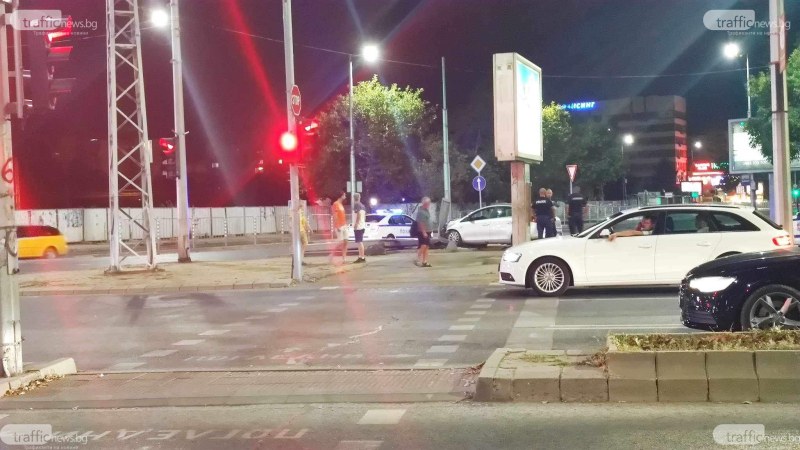 Млад шофьор е бил зад волана на Фиата, отнесъл билборд в Пловдив