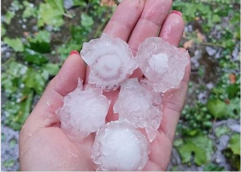 Градушки удариха на няколко места в страната