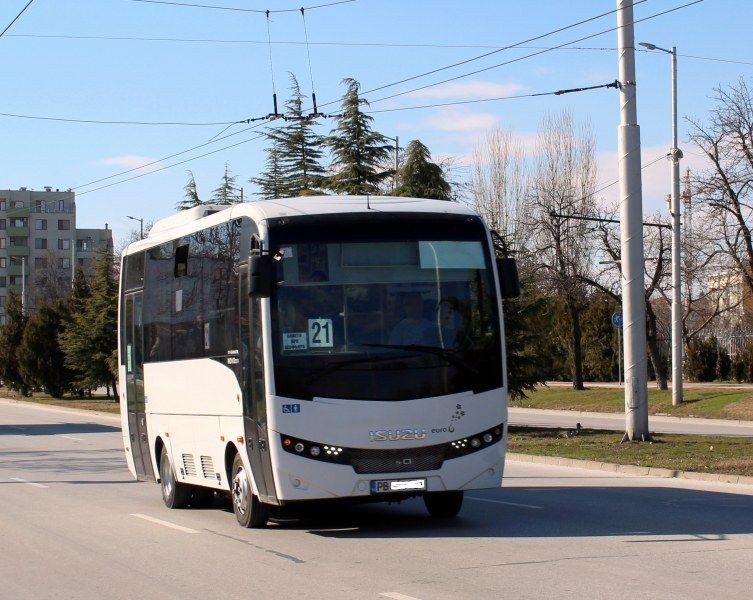 Шофьор дреме в автобус в Пловдив, шари на зиг-заг