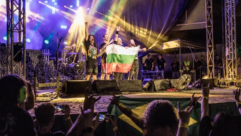 Мракът оживя със Soulfly в Пловдив; Макс Кавалера проговори на „майна“