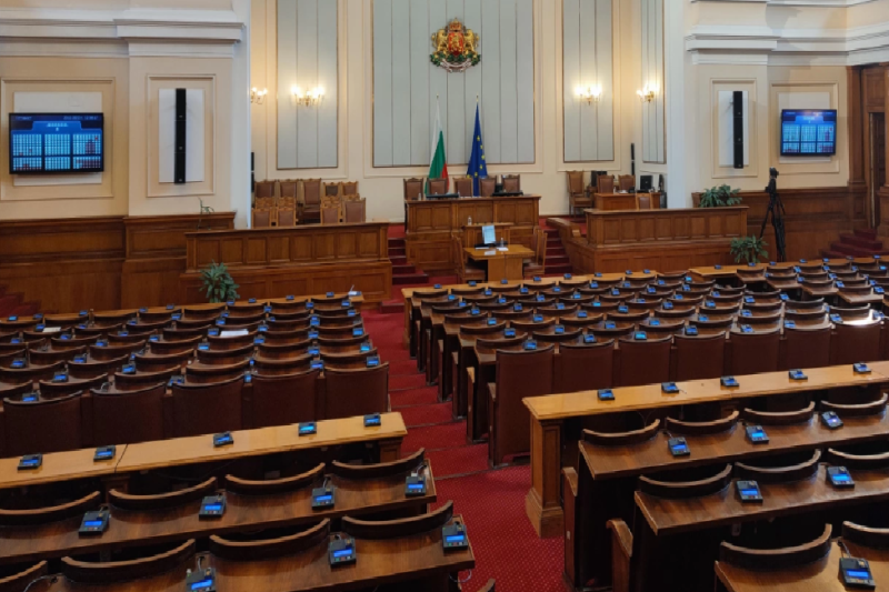 Депутатите заседават извънредно за промени в Наказателния кодекс и за домашното насилие Депутатите заседават извънредно за промени в Наказателния кодекс и за домашното насилие