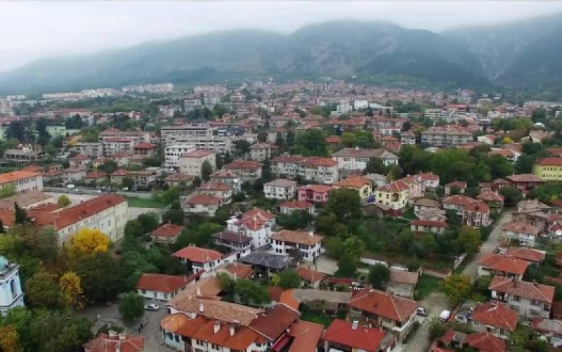 Пускат движението в двете посоки по улица „Ген. Карцов“ в Карлово