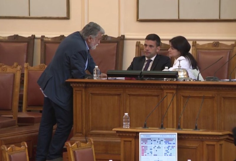 ГЕРБ поиска оставката на Рашидов от два поста