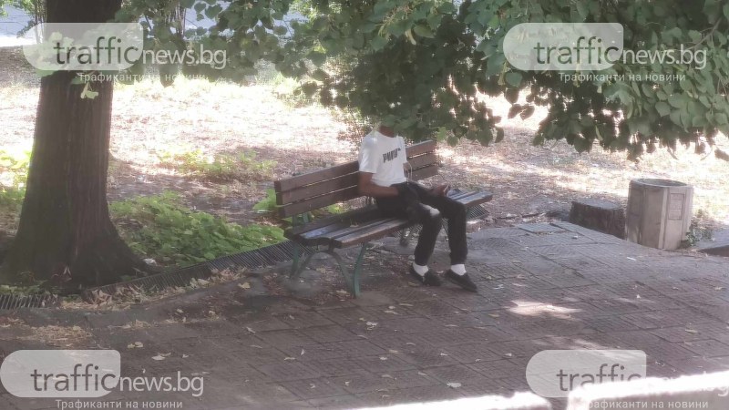 Мъж се опипва пред училище в Пловдив, пред очите на минувачи