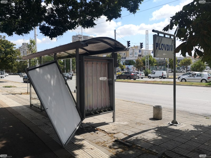 Вандали разбиха спирка в Пловдив