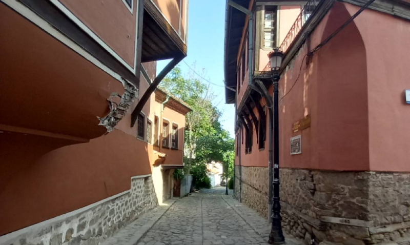 Директорът на юристите в Общината с право на отговор относно паркирането в Стария град