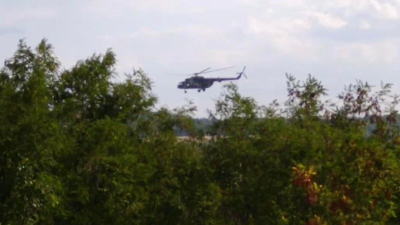 Хеликоптер помага в гасенето на пожар в Брезовско