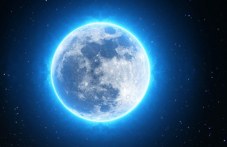 sinia-luna-i-mnogo-iarak-saturn-shte-782.jpg