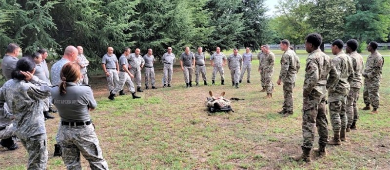 Български и американски военни правят съвместно учение в авиобазата Граф Игнатиево