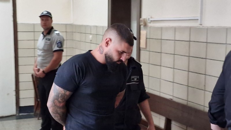 Георги, малтретирал Дебора, застава отново днес пред съда