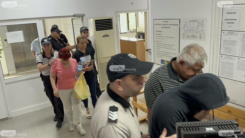 Доведоха под конвой в съда лекарите, източвали Здравната каса