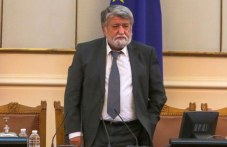 vezhdi-rashidov-veche-ne-e-deputat-49-698.jpg