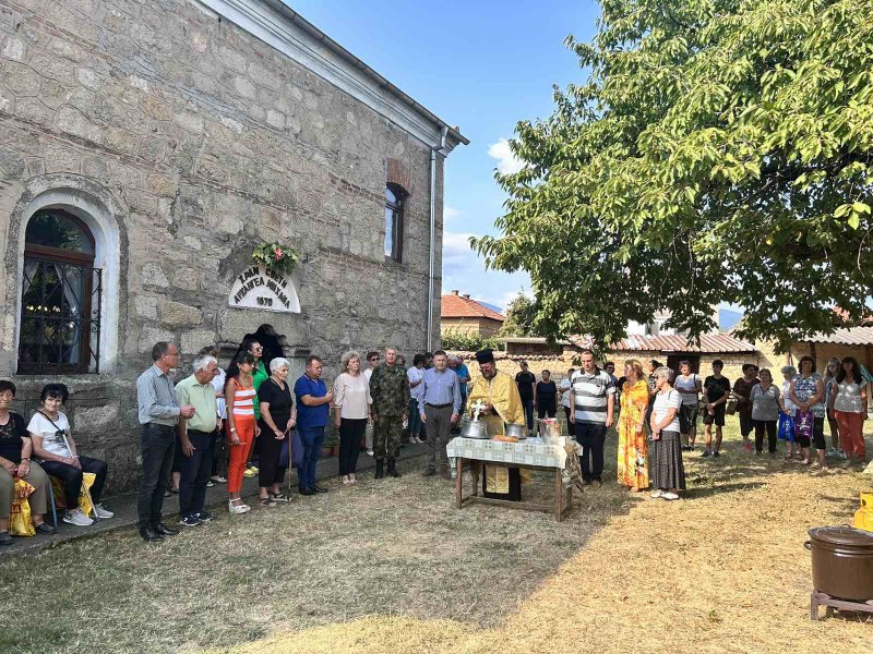 Година след бедствието: Курбани за здраве дадоха в Каравелово, Богдан и Слатина