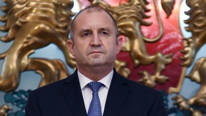 Близки до президента искат референдум за националния празник
