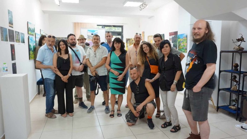 Преподаватели от Художествената гимназия наредиха изложба в Пловдив