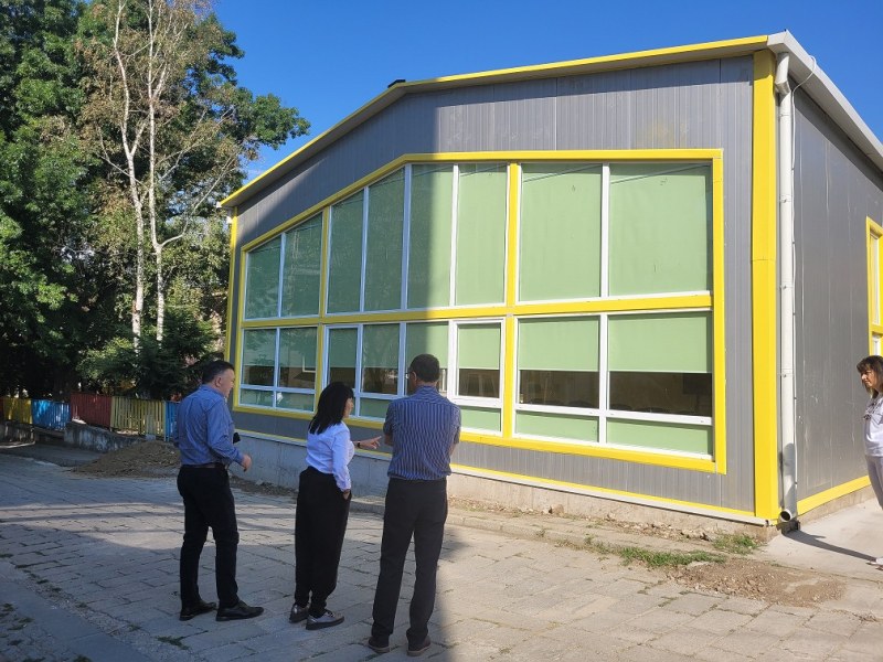 Кметът на Карлово проверява готови ли са детските градини за новата учебна година