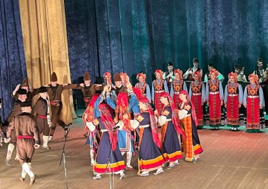 Великолепен ансамбъл “Тракия“ откри обновеното читалище в Стамболийски