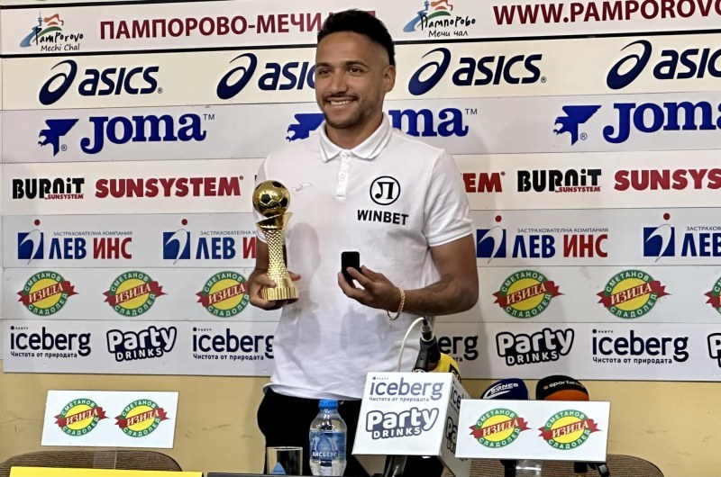 Избраха звездата на Локо Джовани за играч на месеца
