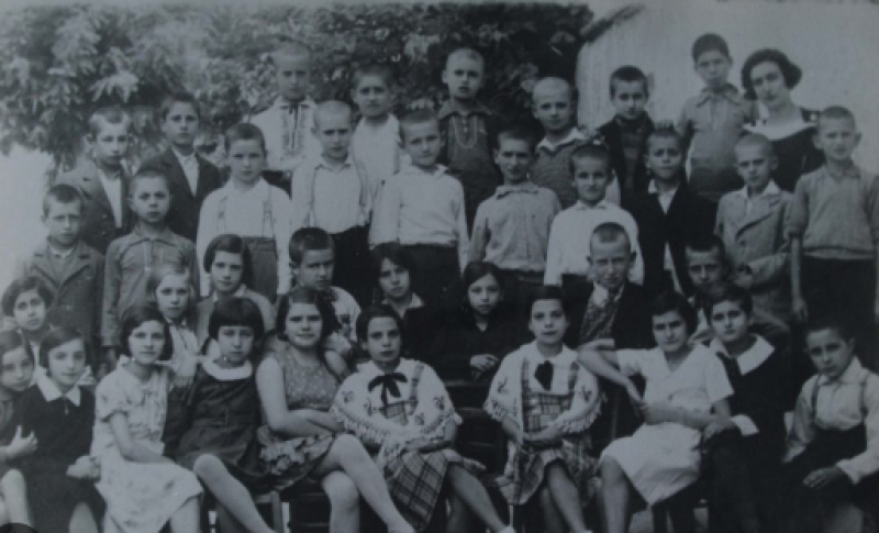 На този ден: 15 септември става първият учебен ден, България се превръща в народна република