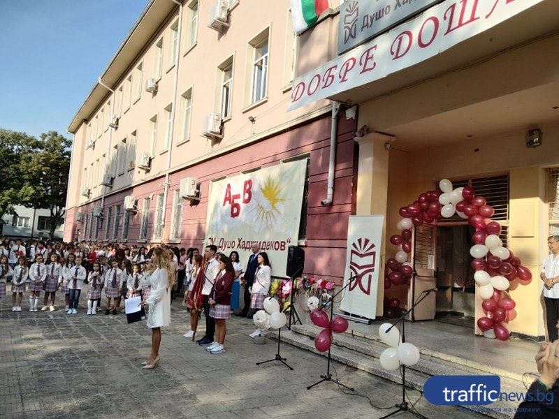 34 200 деца прекрачиха училищния праг днес под тепетата