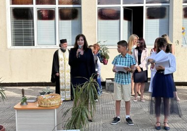 Кметът на Перущица: Звънът на училищната камбана е символ на надежда и нови възможности