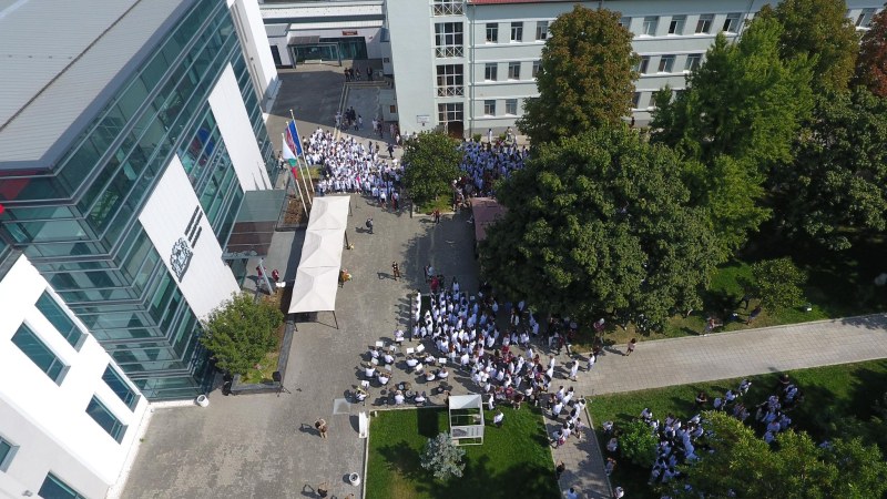 Бъдещите лекари в Пловдив положиха клетва за първи път в бели манти ВИДЕО