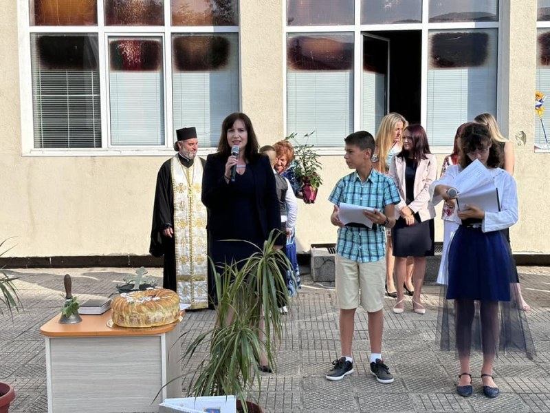 Кметът на Перущица: Звънът на училищната камбана е символ на надежда и нови възможности