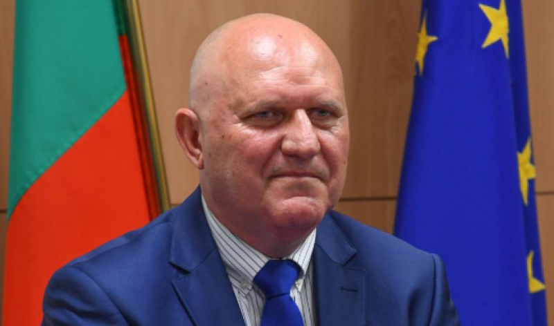 Министърът на образованието: Учители напускат професията и това е проблем