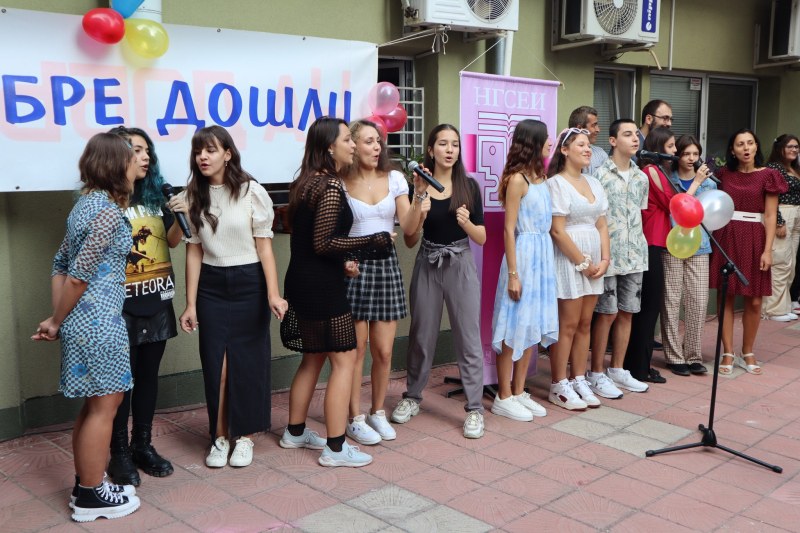 Вълнуващо и празнично започна новата учебна година в Сценични кадри